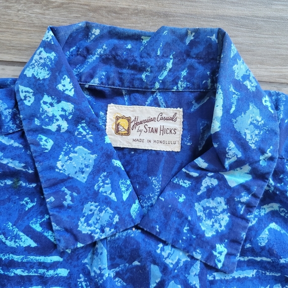Vintage 60s Hawaiian Casuals by Stan Hicks Mens Shirt  XL Aloha Blue Tappa Print - Picture 3 of 6